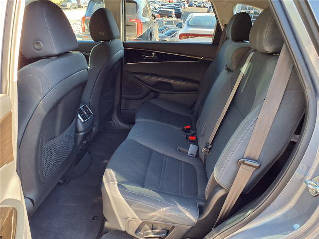 Used 2020 Kia Sorento S image 11