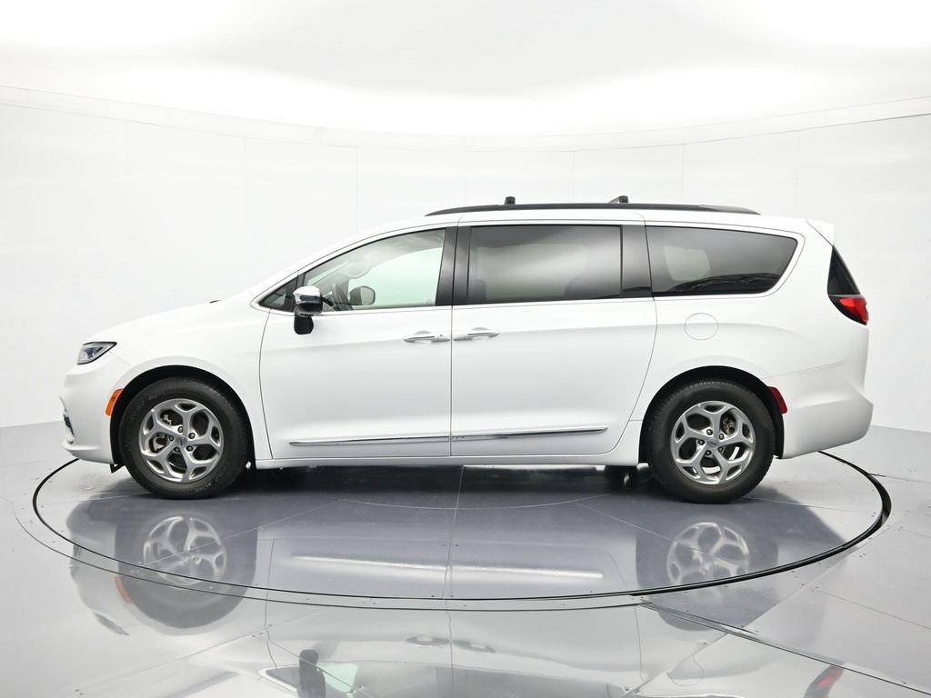 Used 2023 Chrysler Pacifica Limited image 9