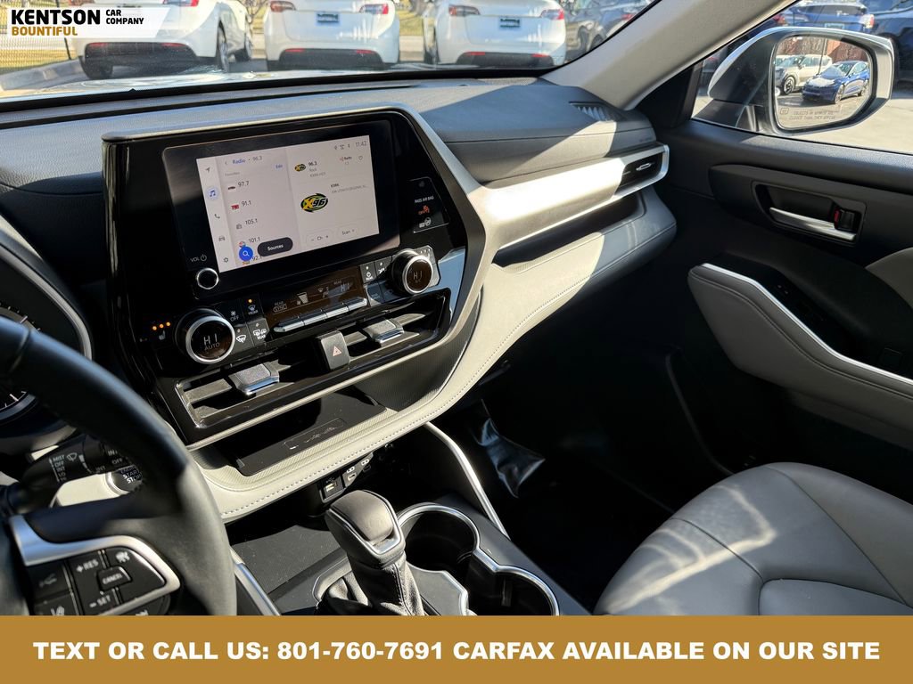 Used 2025 Toyota Highlander XLE image 21