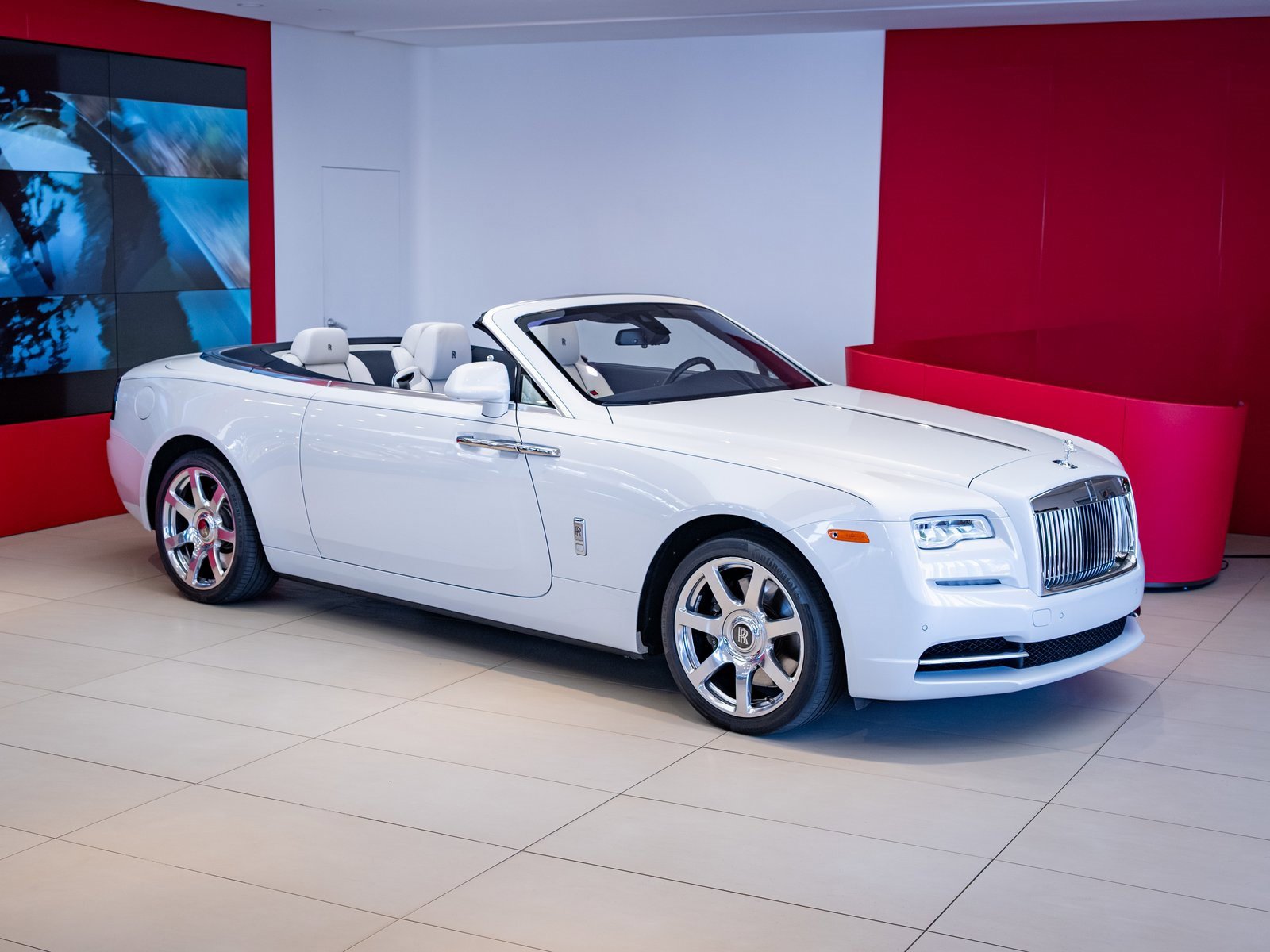 Used 2018 Rolls-Royce Dawn image 1
