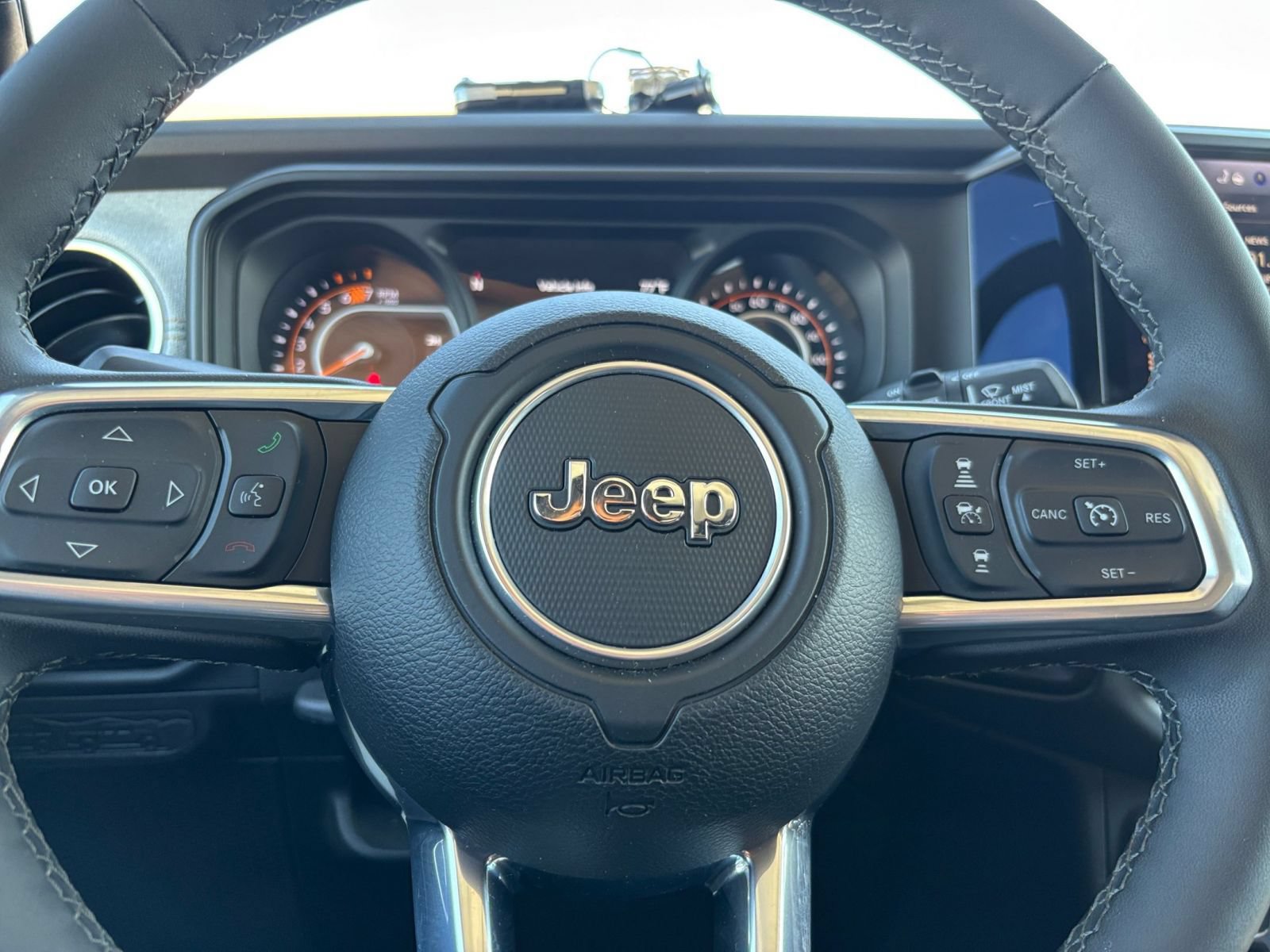 Used 2025 Jeep Wrangler Unlimited Sahara AWD/4WD image 21