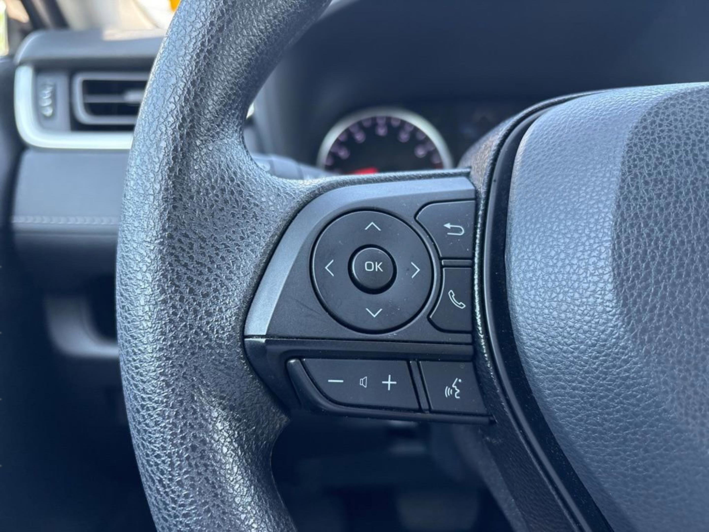 Used 2021 Toyota RAV4 XLE image 12