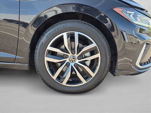 Used 2025 Volkswagen Jetta SE FWD image 24