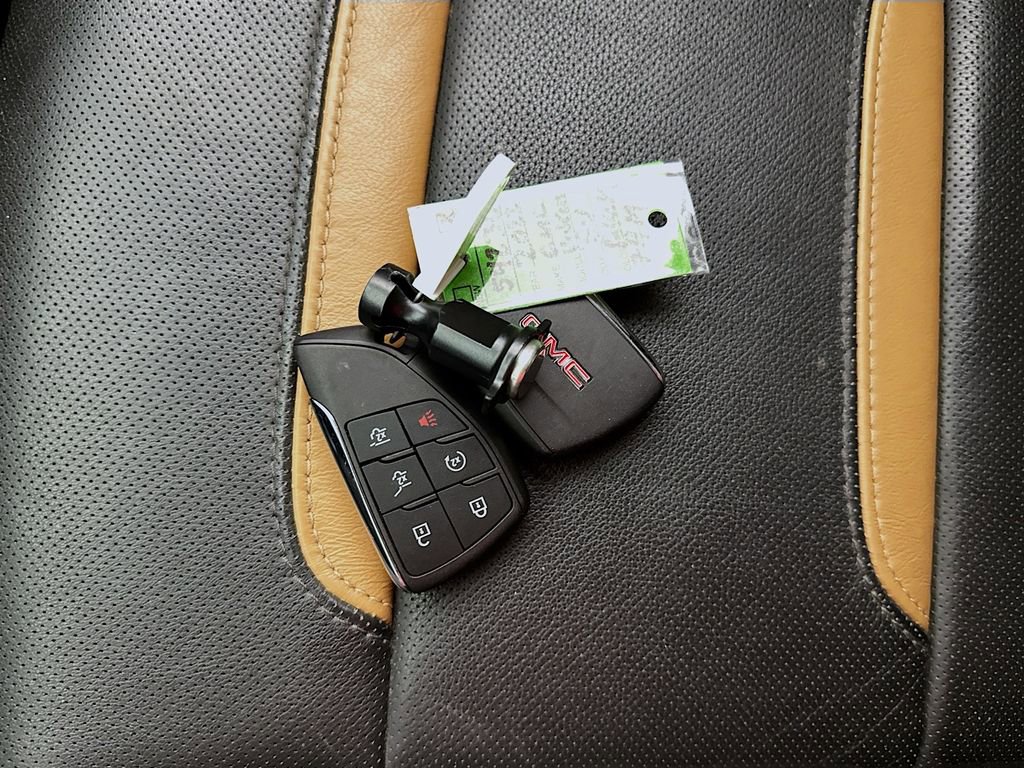 Used 2022 GMC Yukon AT4 image 35