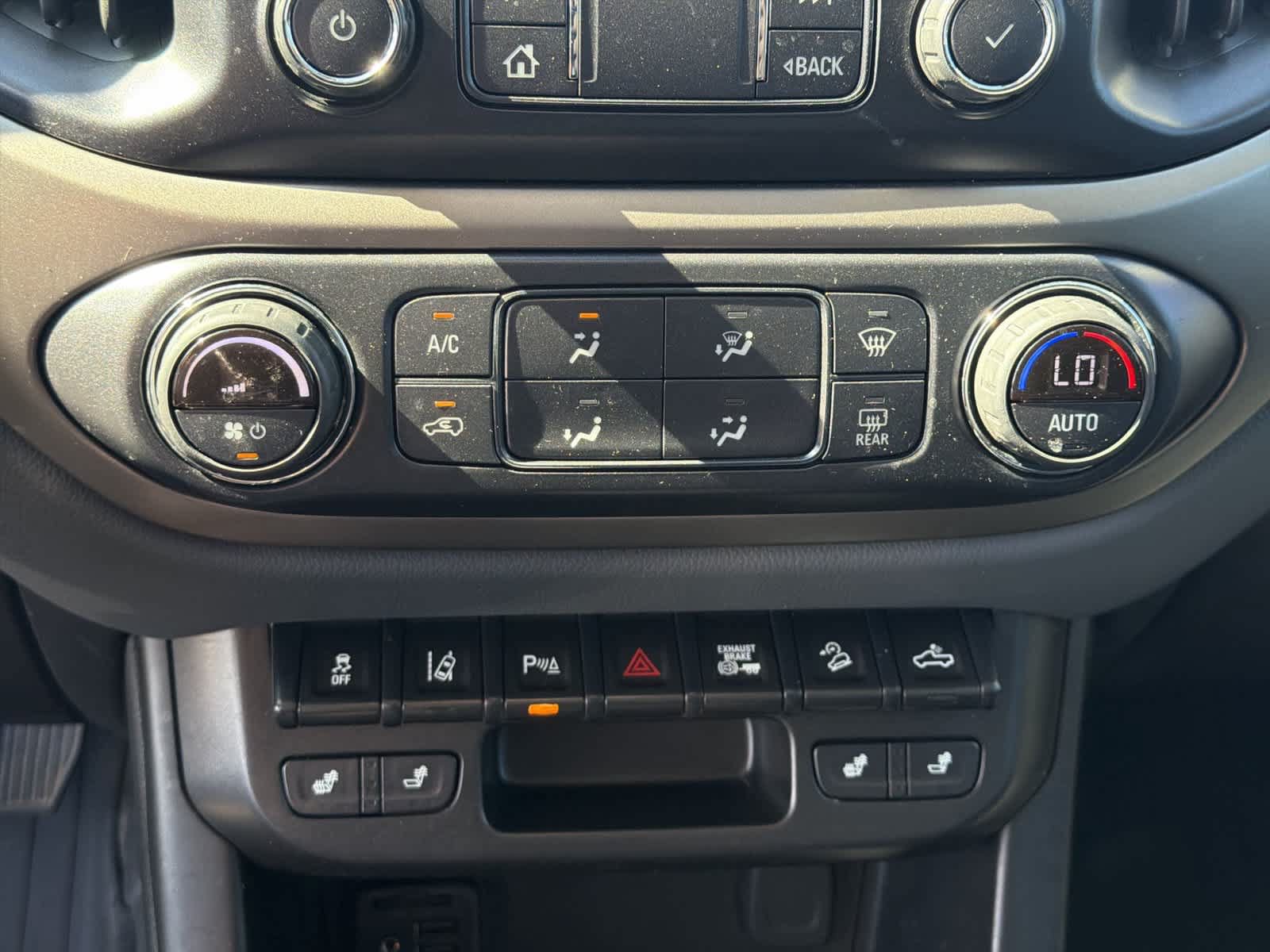 Used 2021 Chevrolet Colorado Z71 w/ Safety Package AWD/4WD image 34