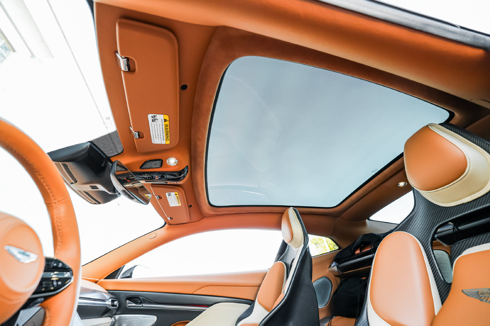 Used 2025 Aston Martin Vanquish RWD image 27