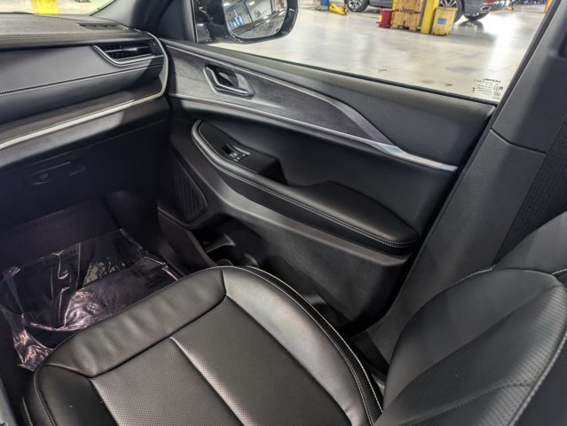 Certified 2025 Jeep Grand Cherokee L Limited w/ Luxury Tech Group II RWD image 18