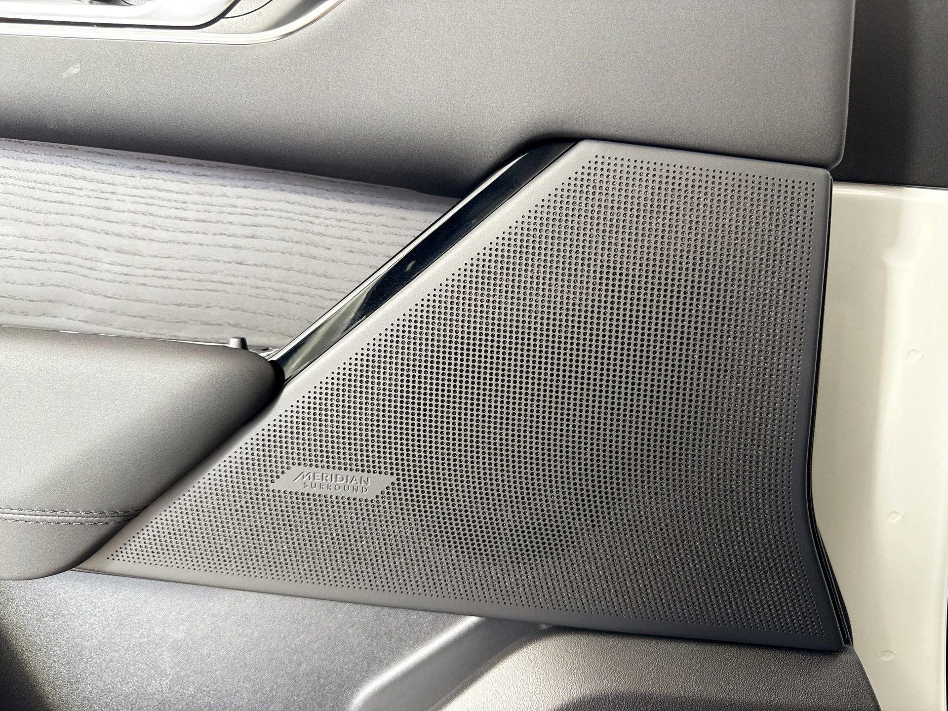 Used 2026 Land Rover Range Rover Velar Dynamic SE image 17