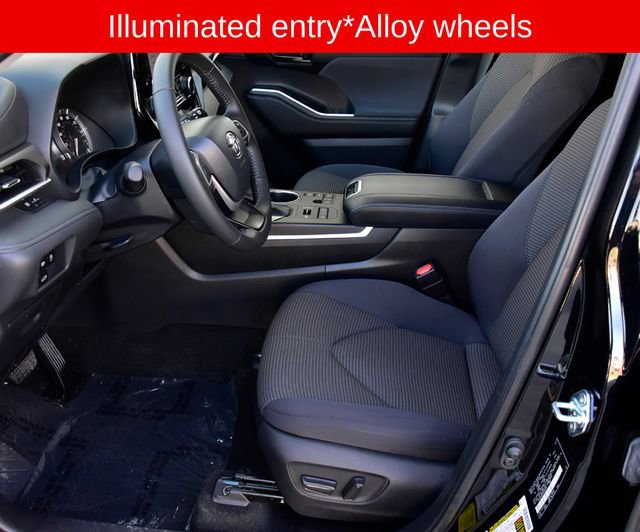 Used 2023 Toyota Highlander LE image 11