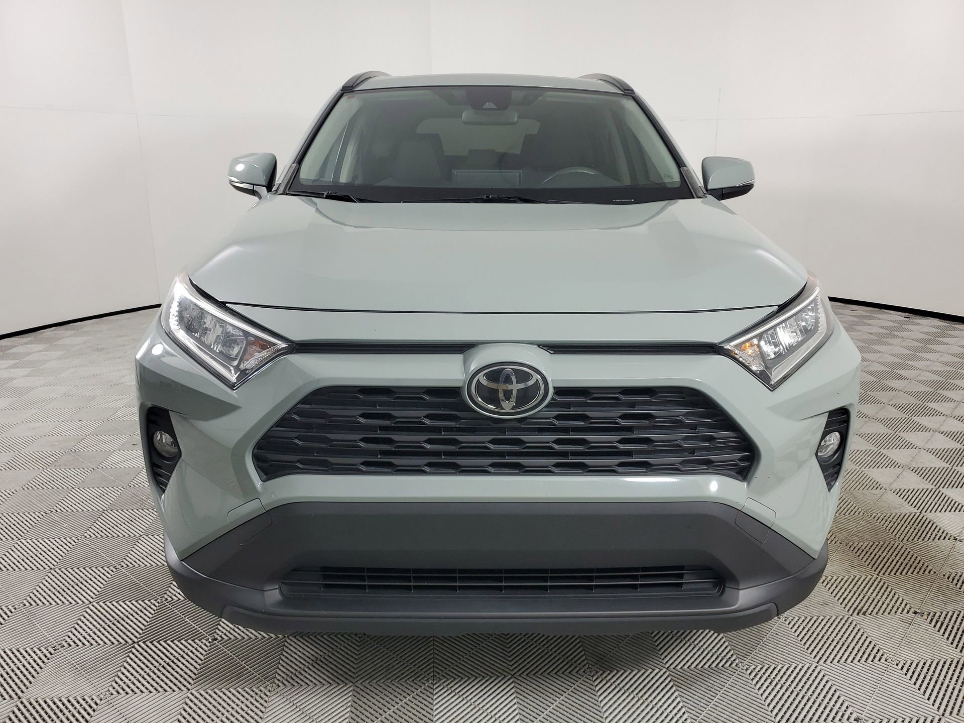 Used 2019 Toyota RAV4 XLE w/ Convenience Package image 3