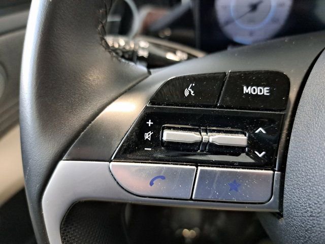 Used 2025 Hyundai Elantra Limited FWD image 18