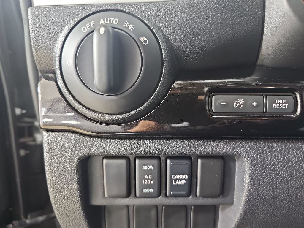 Used 2019 Nissan Titan SV w/ SV Convenience Package AWD/4WD image 30