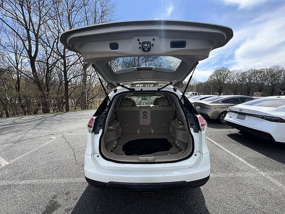 Used 2015 Nissan Rogue SV w/ SV Moonroof Package image 29