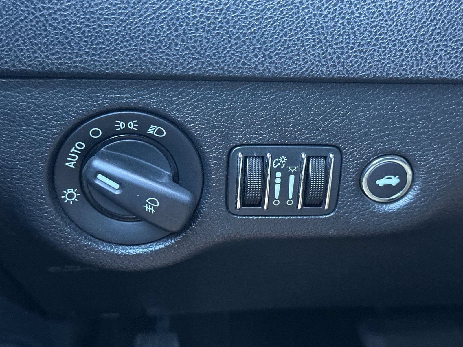 Used 2012 Dodge Charger SXT Plus RWD image 31