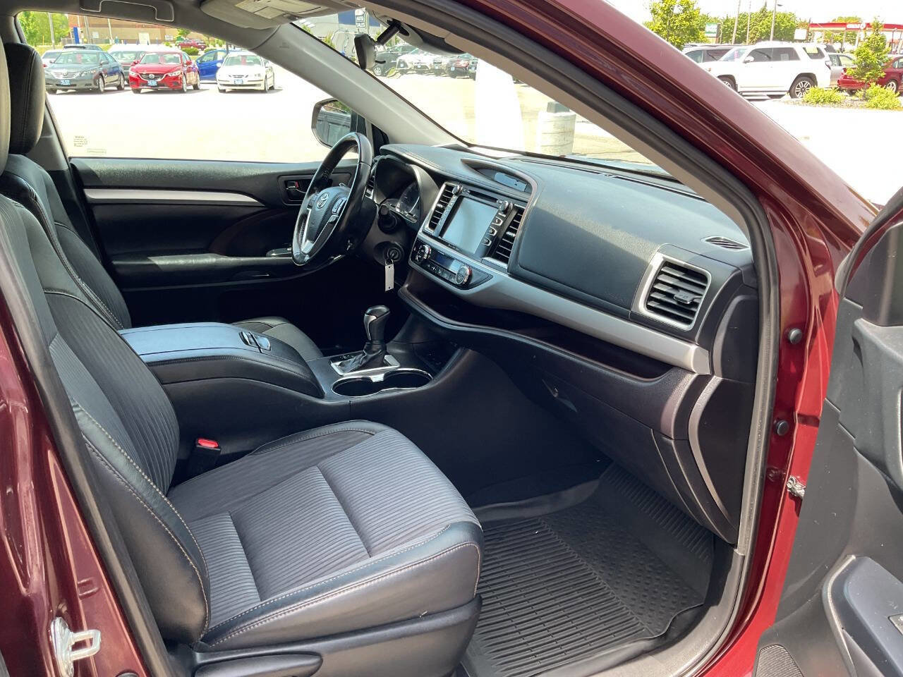 Used 2019 Toyota Highlander Plus AWD/4WD image 40