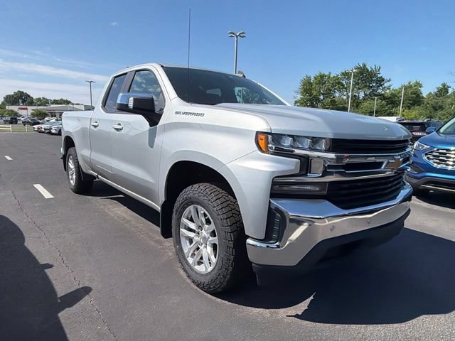 Used 2020 Chevrolet Silverado 1500 LT AWD/4WD image 2