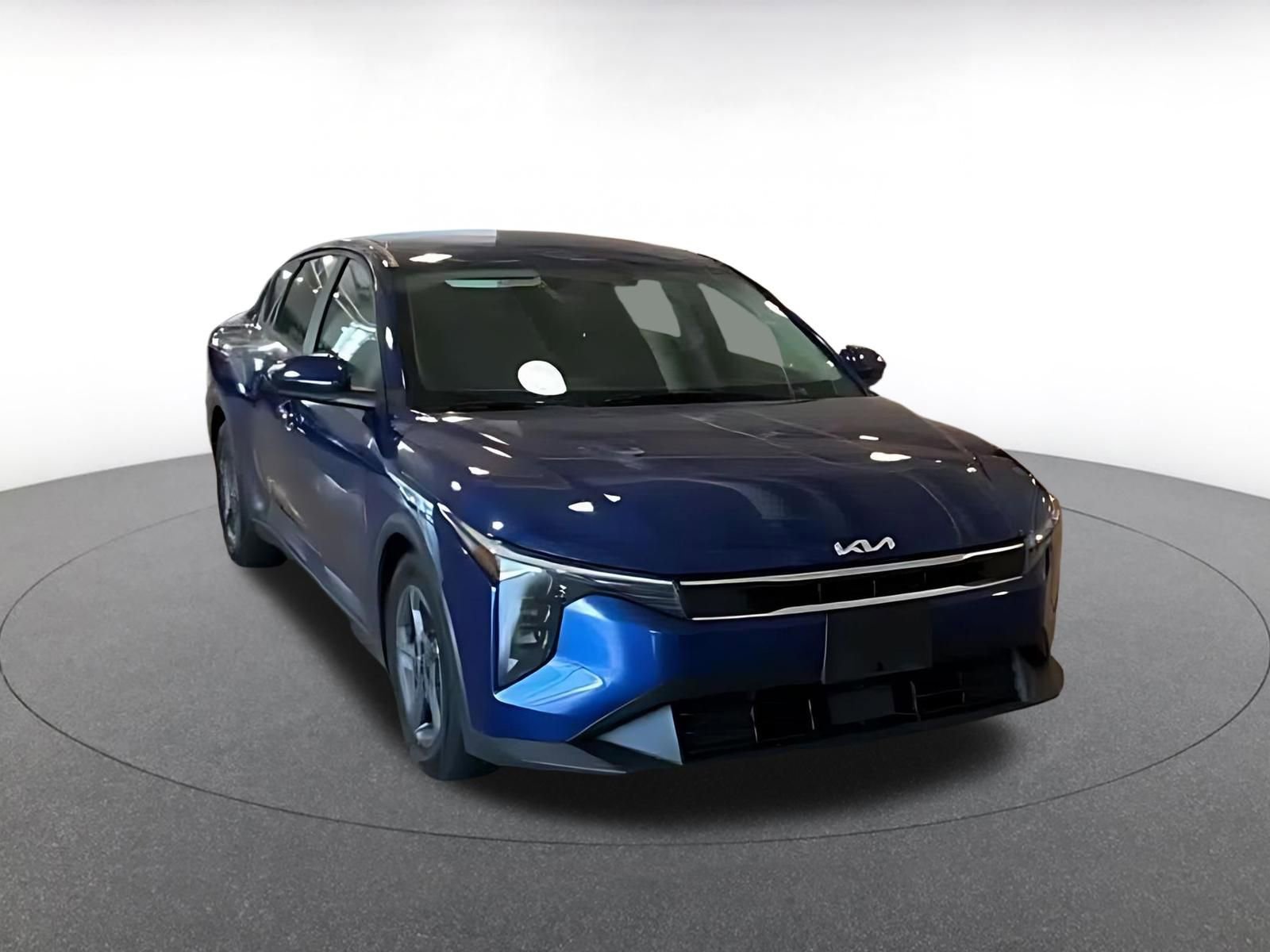 Used 2025 Kia K4 FWD image 2