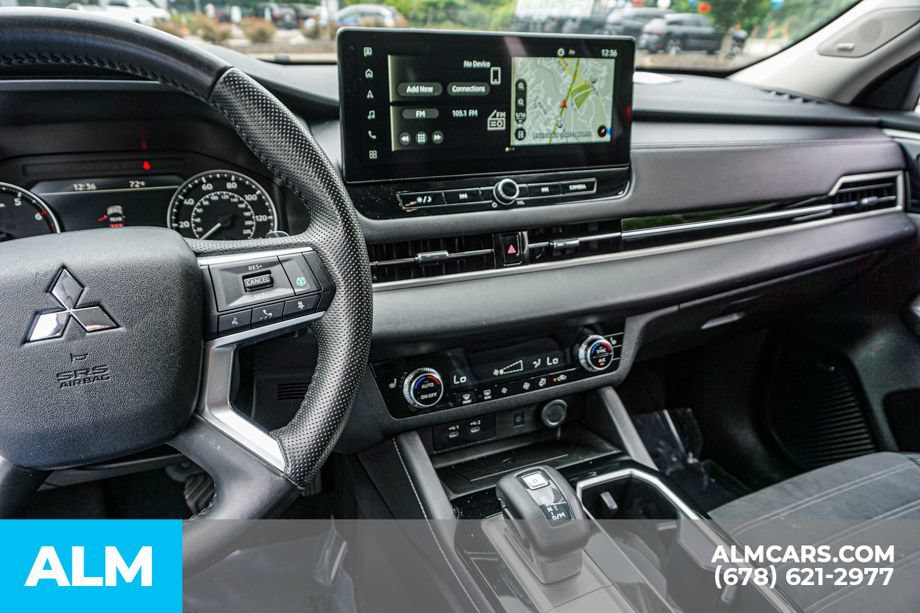 Used 2025 Mitsubishi Outlander SE FWD image 33