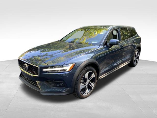 New 2026 Volvo V60 B5 Cross Country Plus w/ Climate Package AWD/4WD image 3