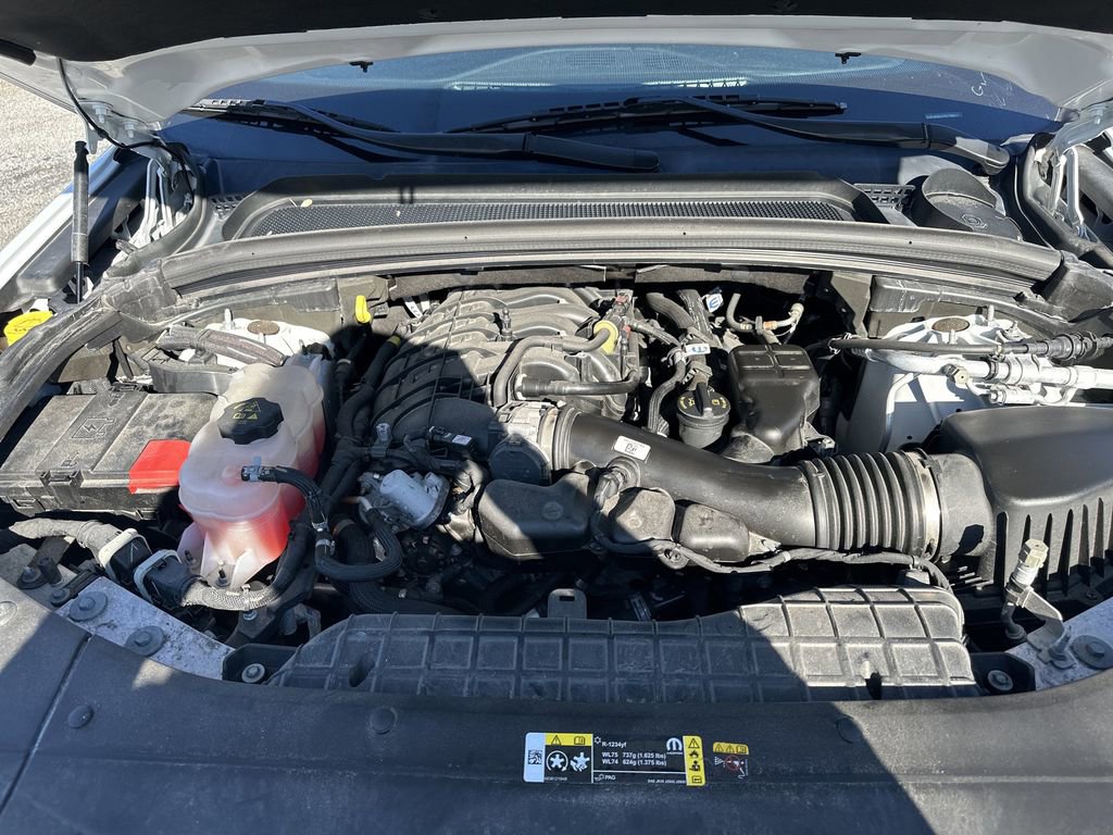 Used 2023 Jeep Grand Cherokee L Limited w/ Black Appearance Package image 12