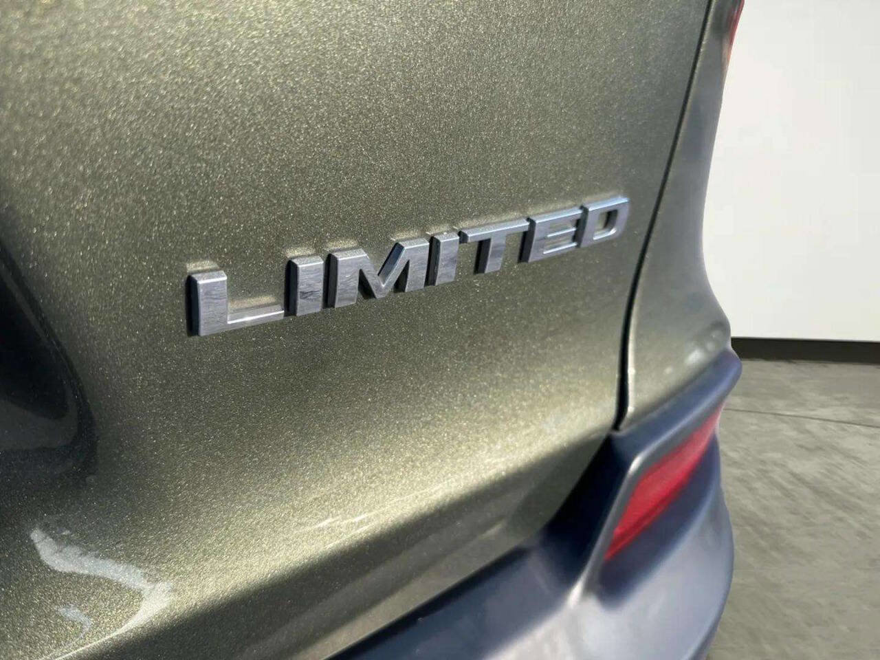 Used 2019 Jeep Cherokee Limited image 28