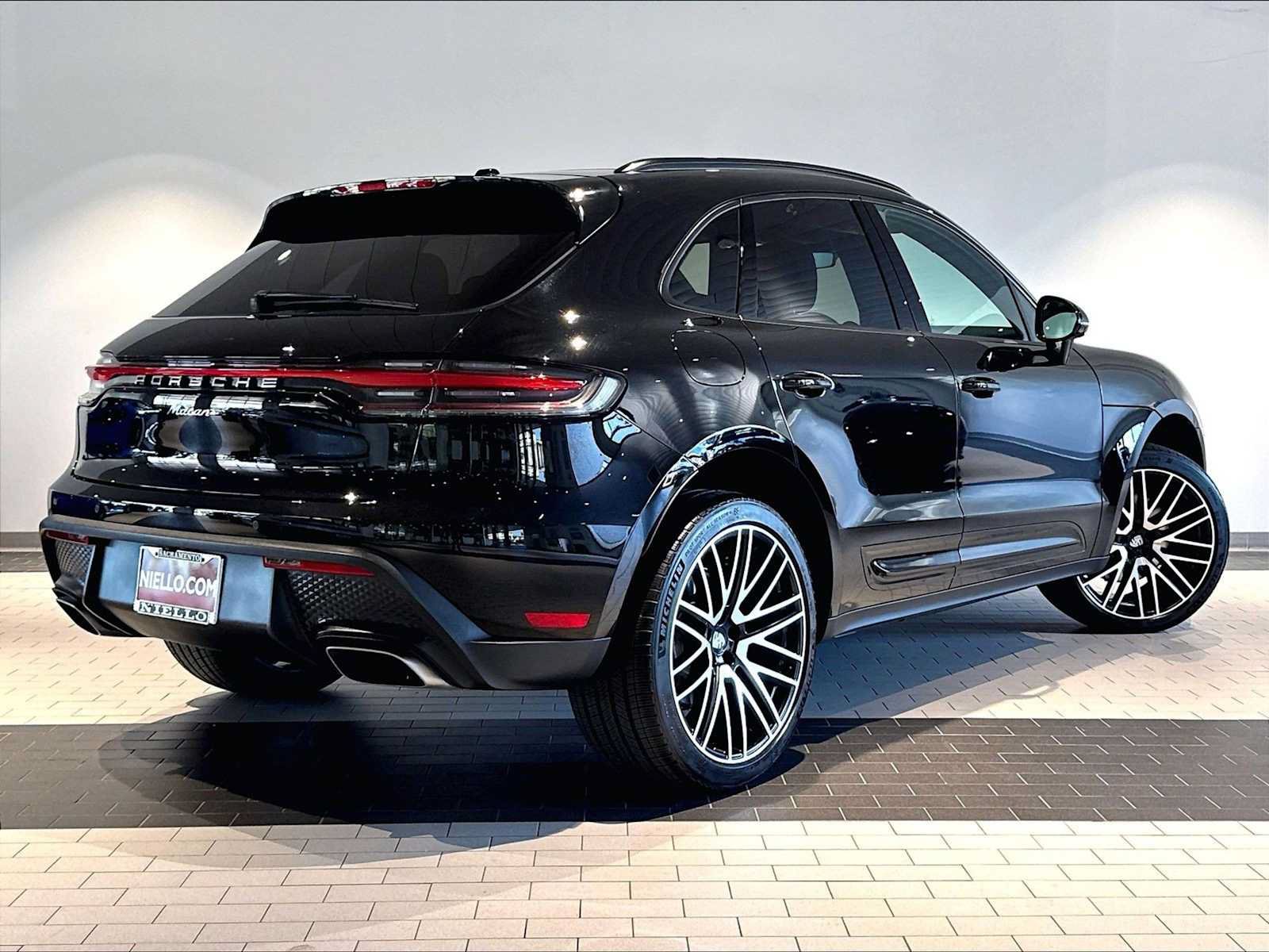 Used 2026 Porsche Macan AWD/4WD image 10