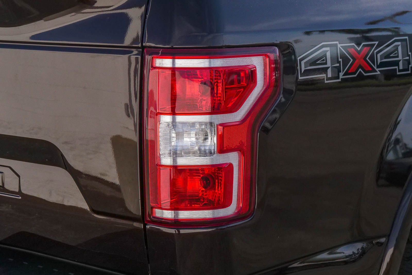 Used 2019 Ford F150 Lariat image 10