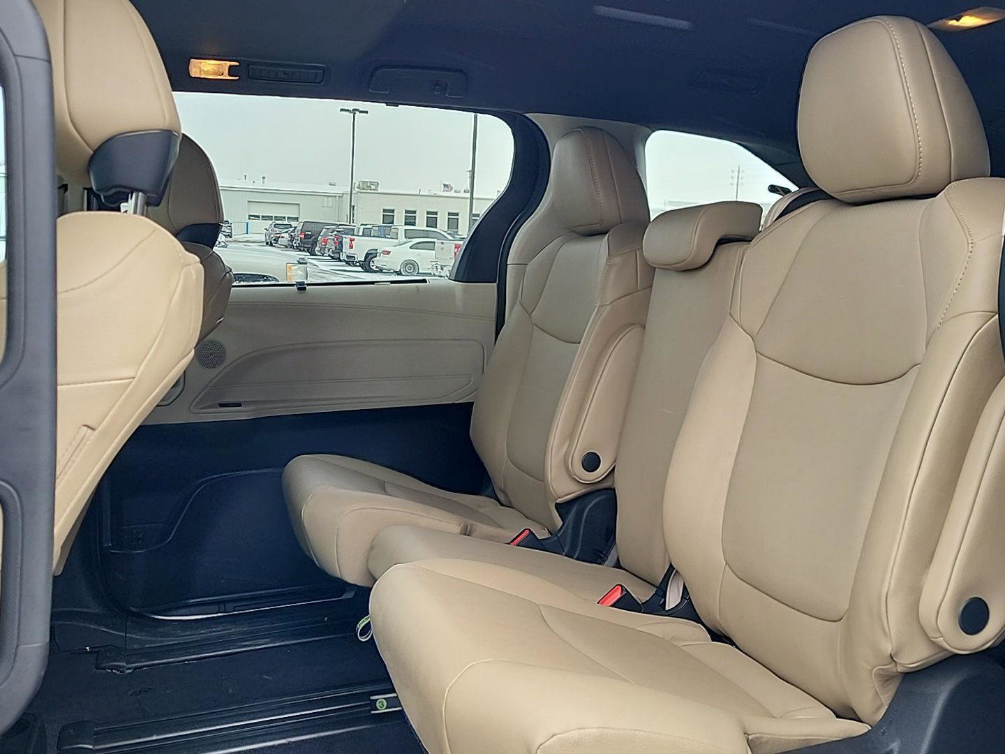 Used 2024 Toyota Sienna XLE image 10