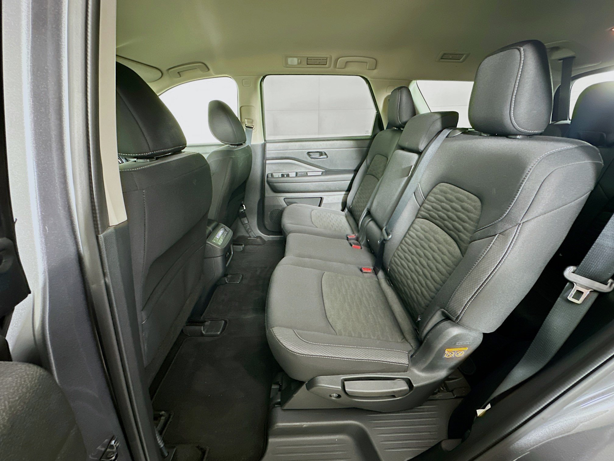 Used 2025 Nissan Pathfinder SV FWD image 28