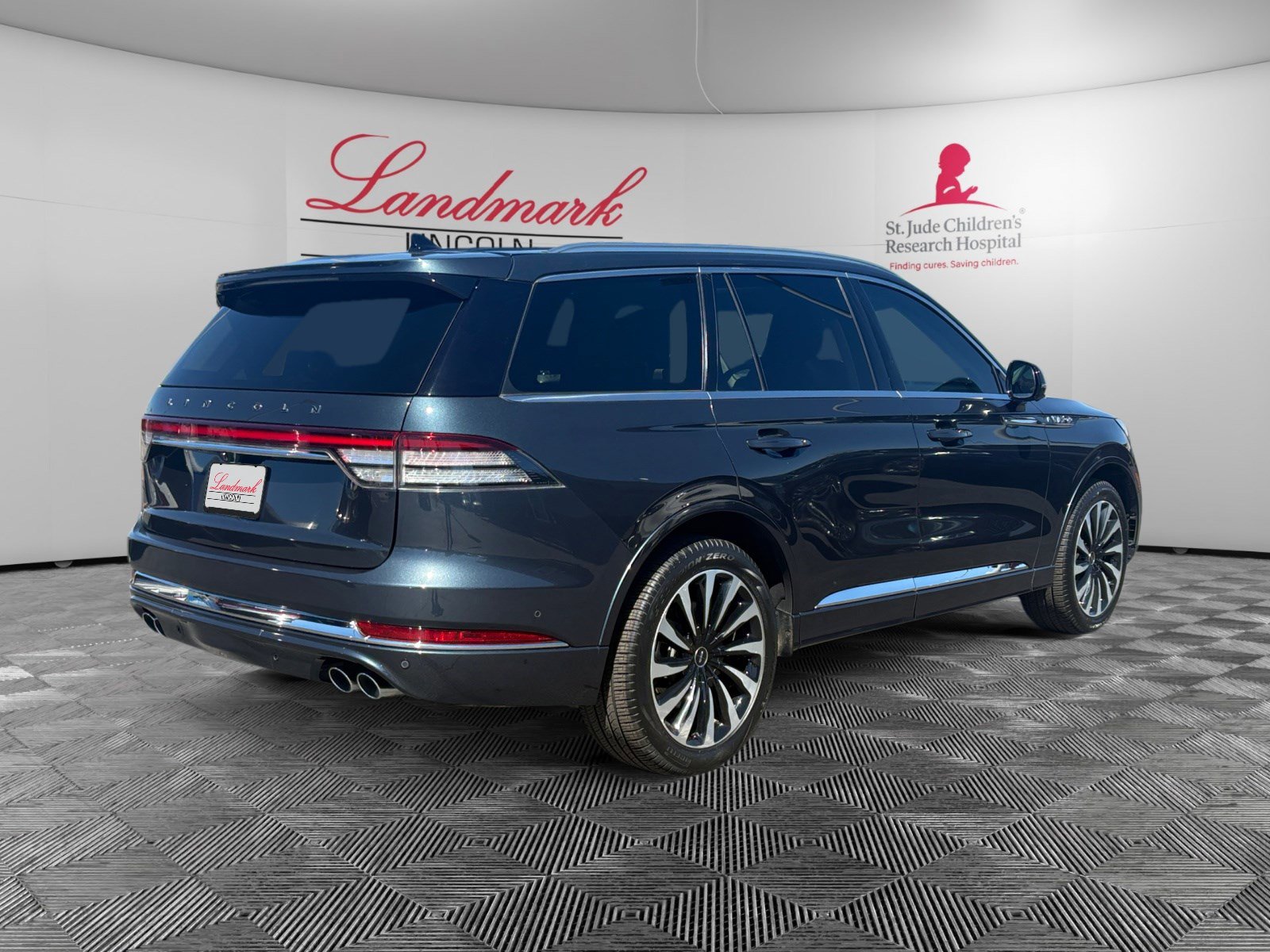 Certified 2023 Lincoln Aviator Black Label Grand Touring w/ Class IV Trailer Tow Package image 5