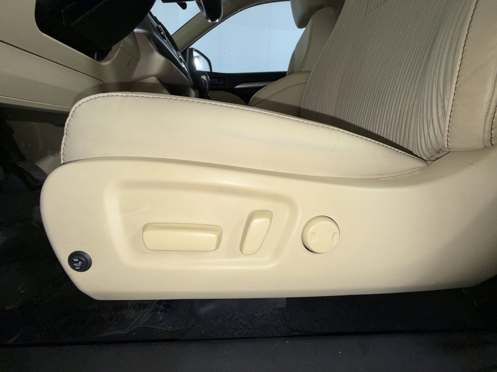 Used 2019 Toyota Highlander Plus AWD/4WD image 14