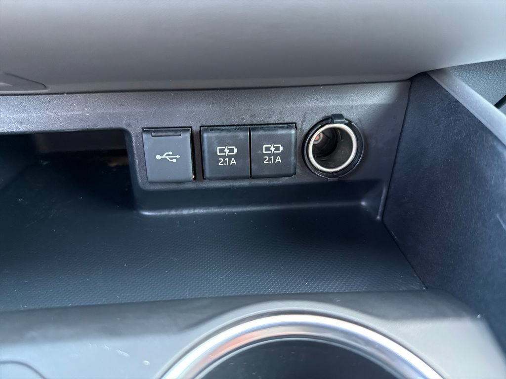 Used 2020 Toyota Highlander LE FWD image 17