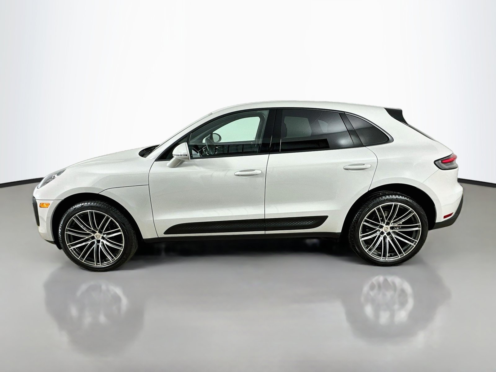 Used 2023 Porsche Macan AWD/4WD image 8