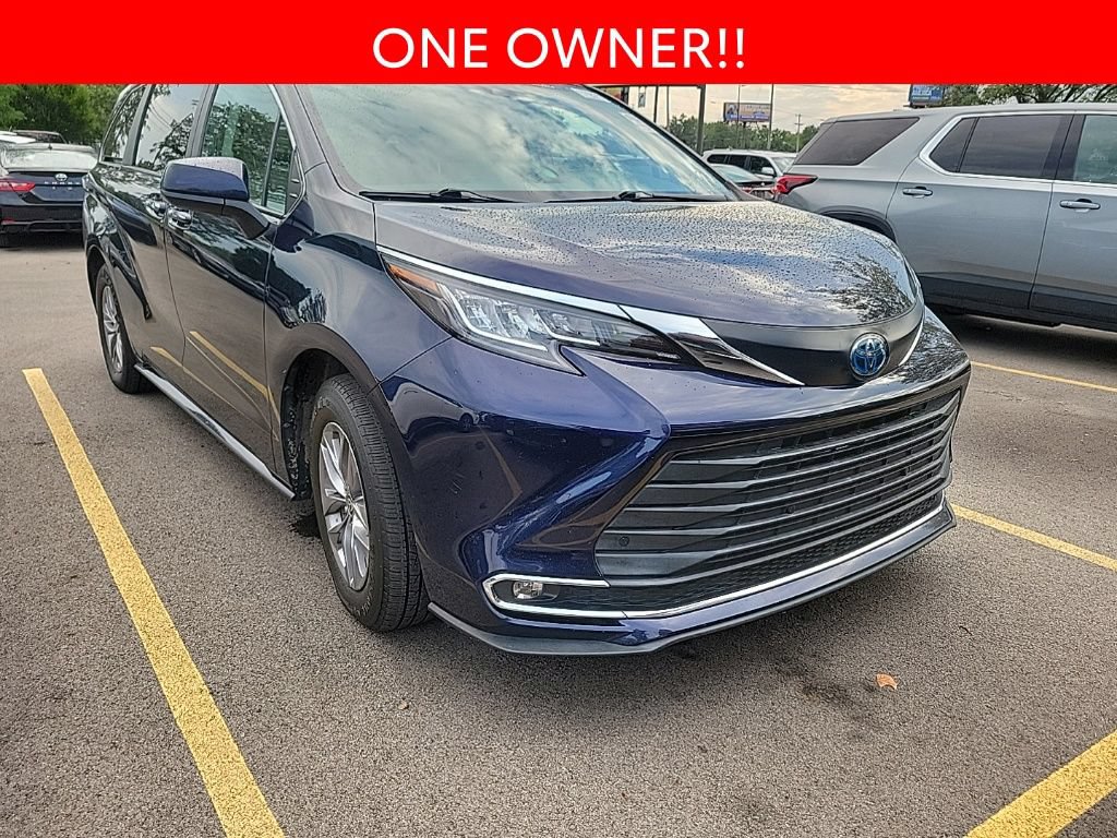 Used 2022 Toyota Sienna XLE FWD image 3