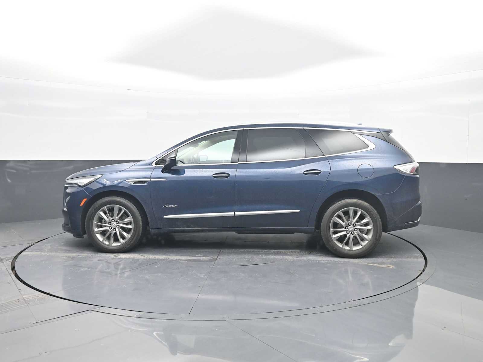 Used 2024 Buick Enclave Avenir w/ Avenir Technology Package AWD/4WD image 5