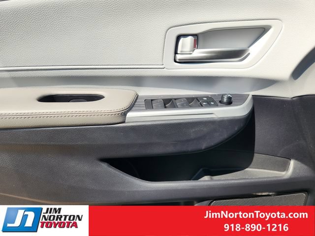 Used 2026 Toyota Sienna XLE FWD image 23