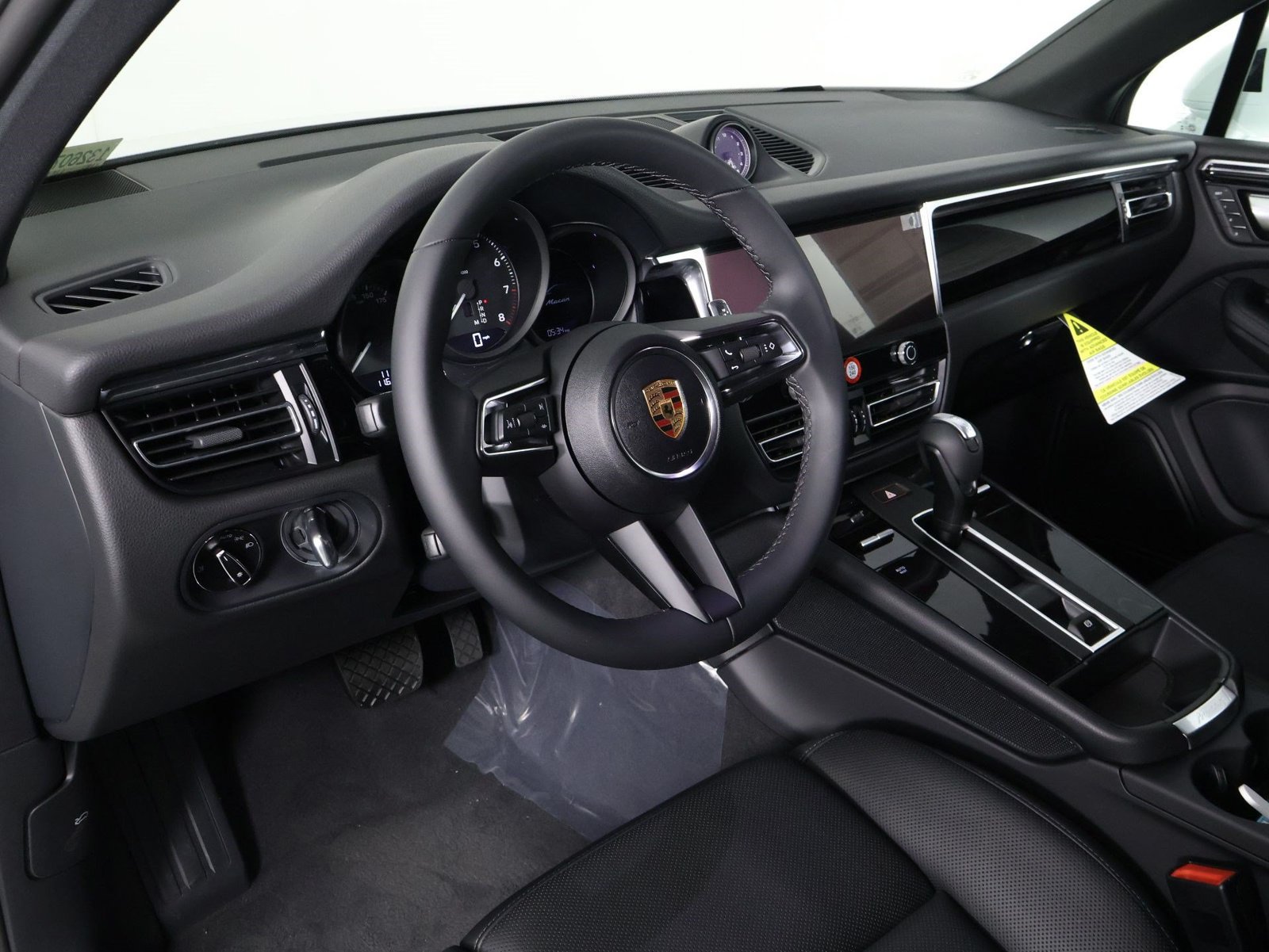 New 2026 Porsche Macan AWD/4WD image 4