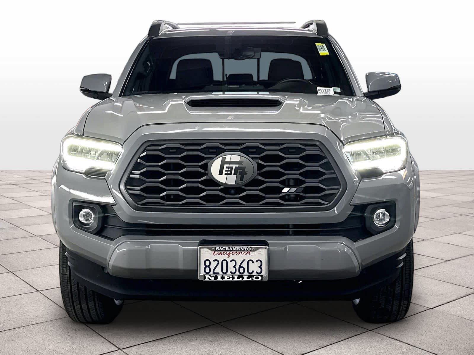 Used 2021 Toyota Tacoma TRD Sport w/ TRD Premium Sport Package AWD/4WD image 3