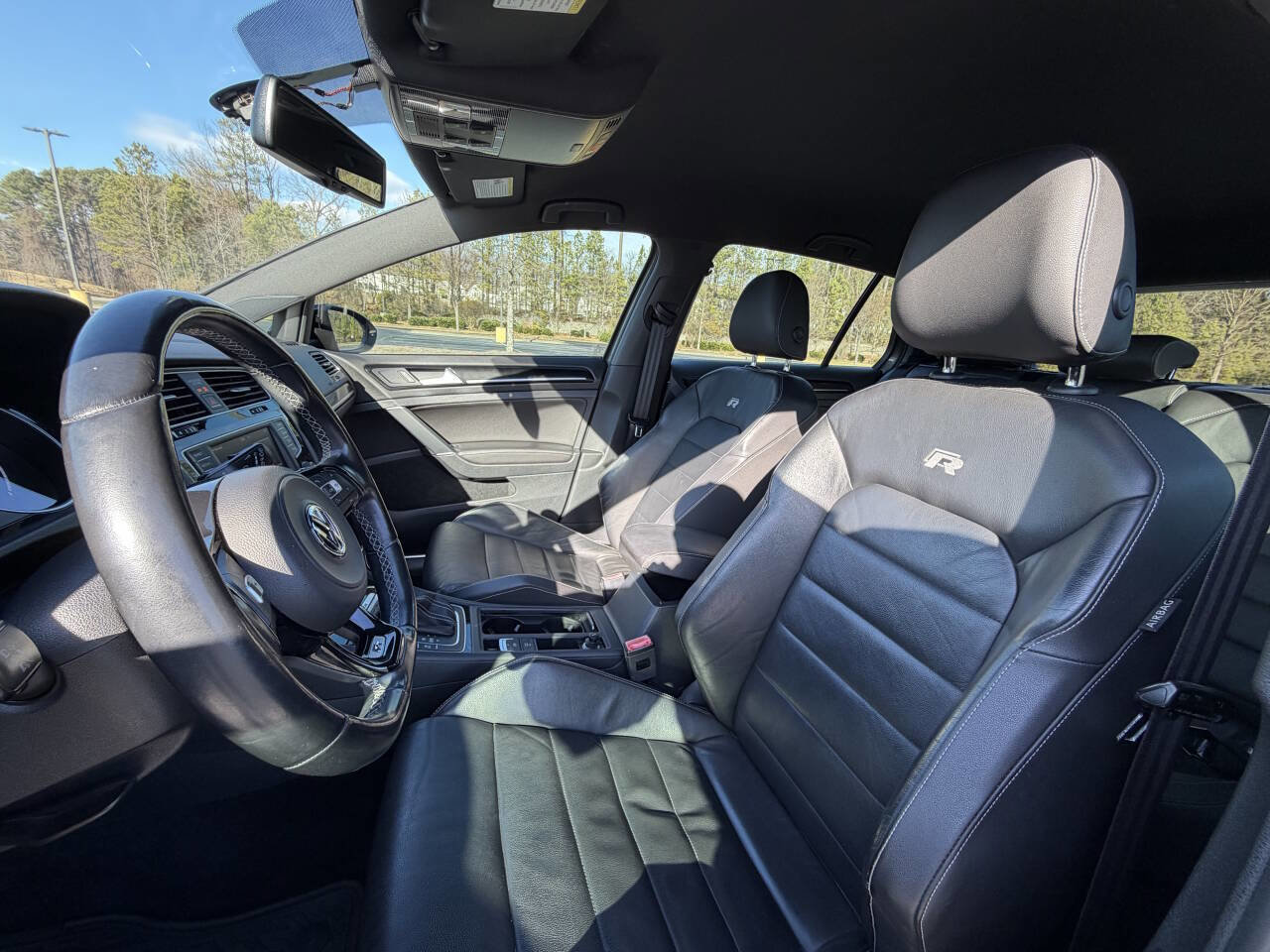 Used 2016 Volkswagen Golf R 4-Door image 22