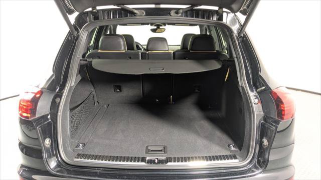 Used 2016 Porsche Cayenne w/ Premium Package AWD/4WD image 17