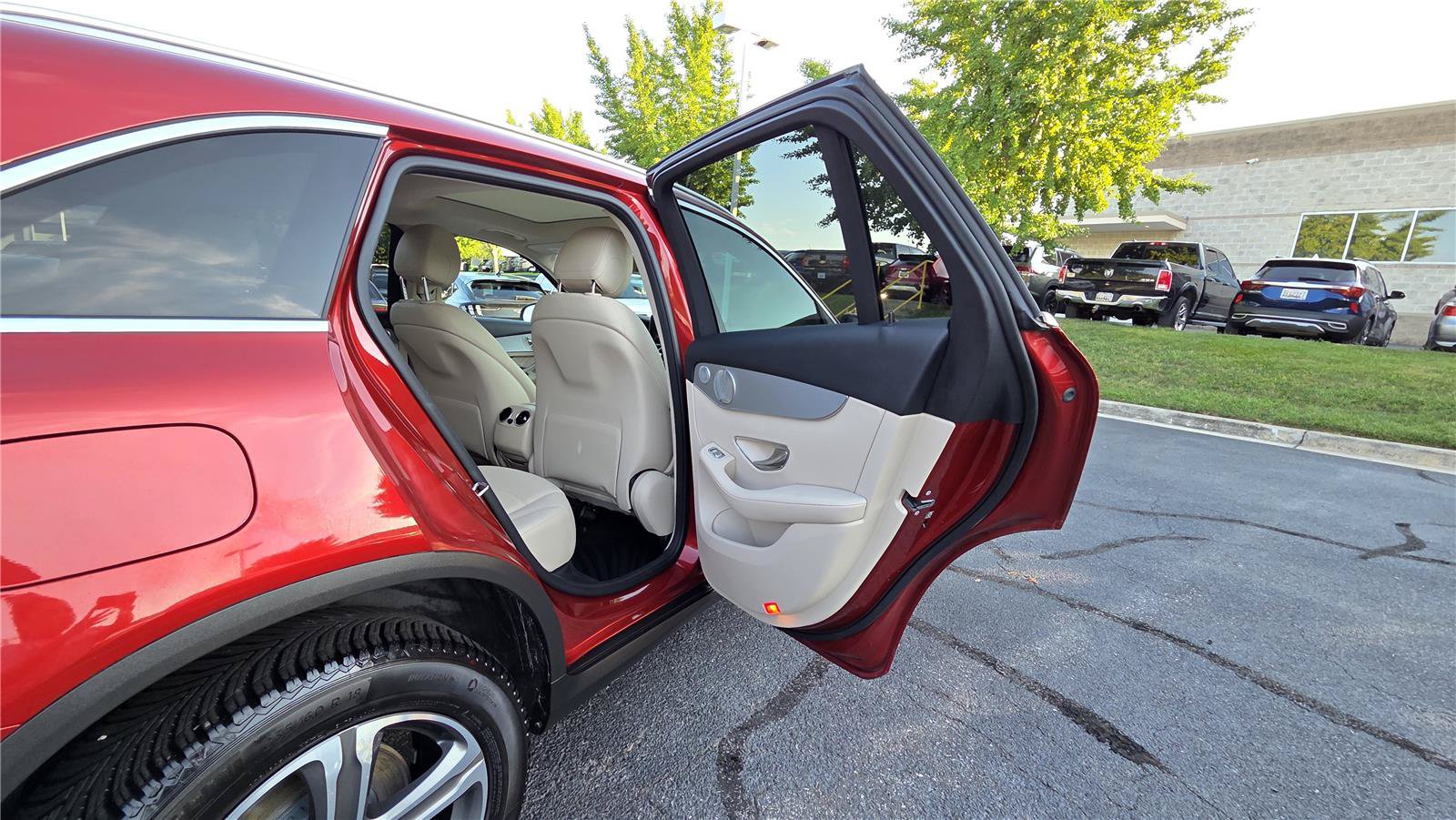 Used 2017 Mercedes-Benz GLC 300 4MATIC image 32
