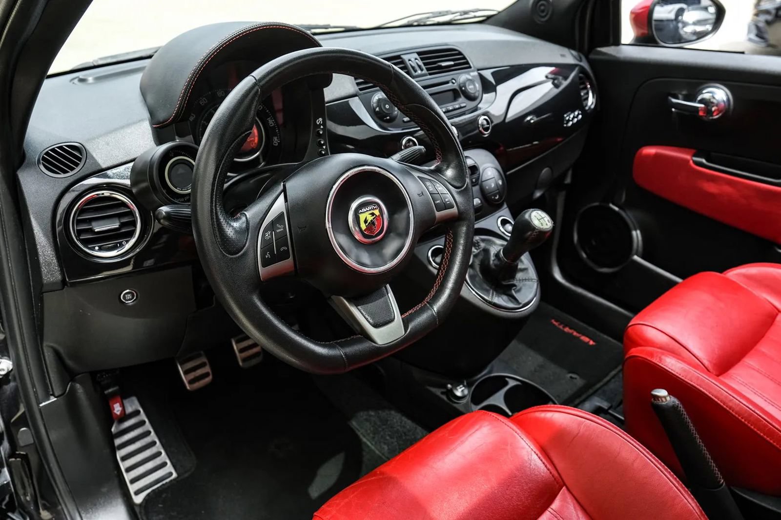 Used 2013 FIAT 500 Abarth w/ Comfort/Convenience Group FWD image 2
