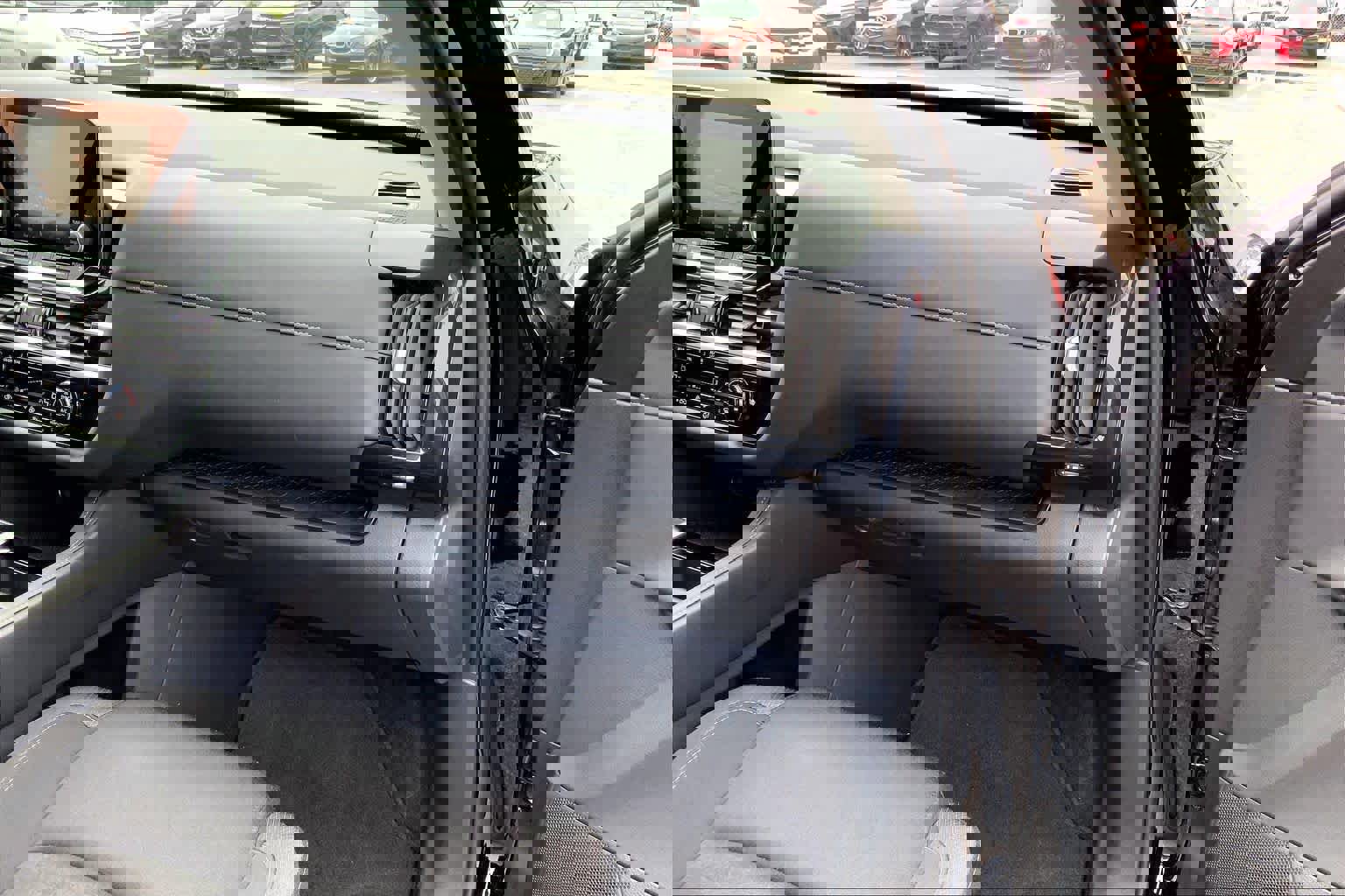 Used 2025 Nissan Pathfinder SV image 18