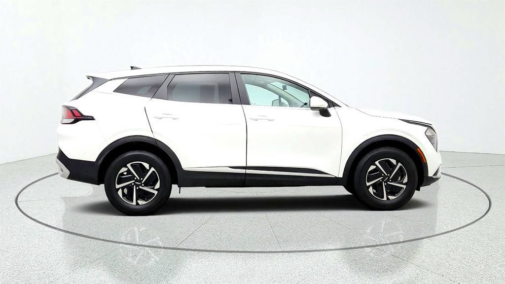 Used 2023 Kia Sportage LX AWD/4WD image 4