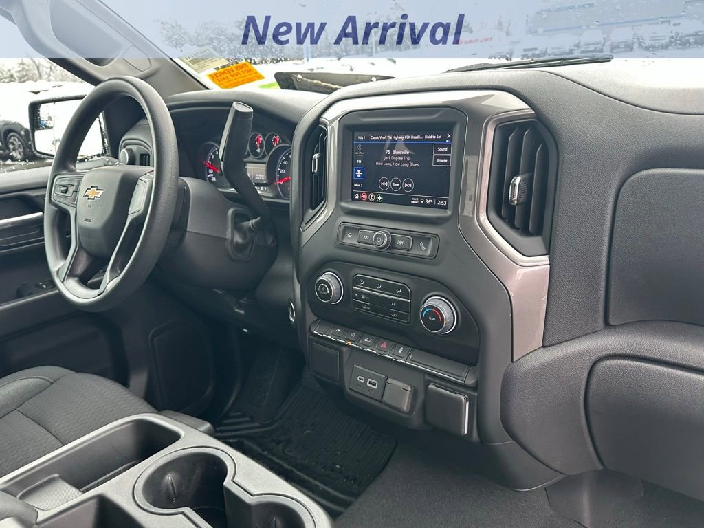 Used 2024 Chevrolet Silverado 1500 Custom image 3