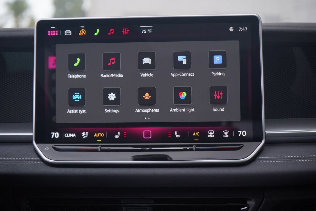 New 2026 Volkswagen Tiguan SE FWD image 11