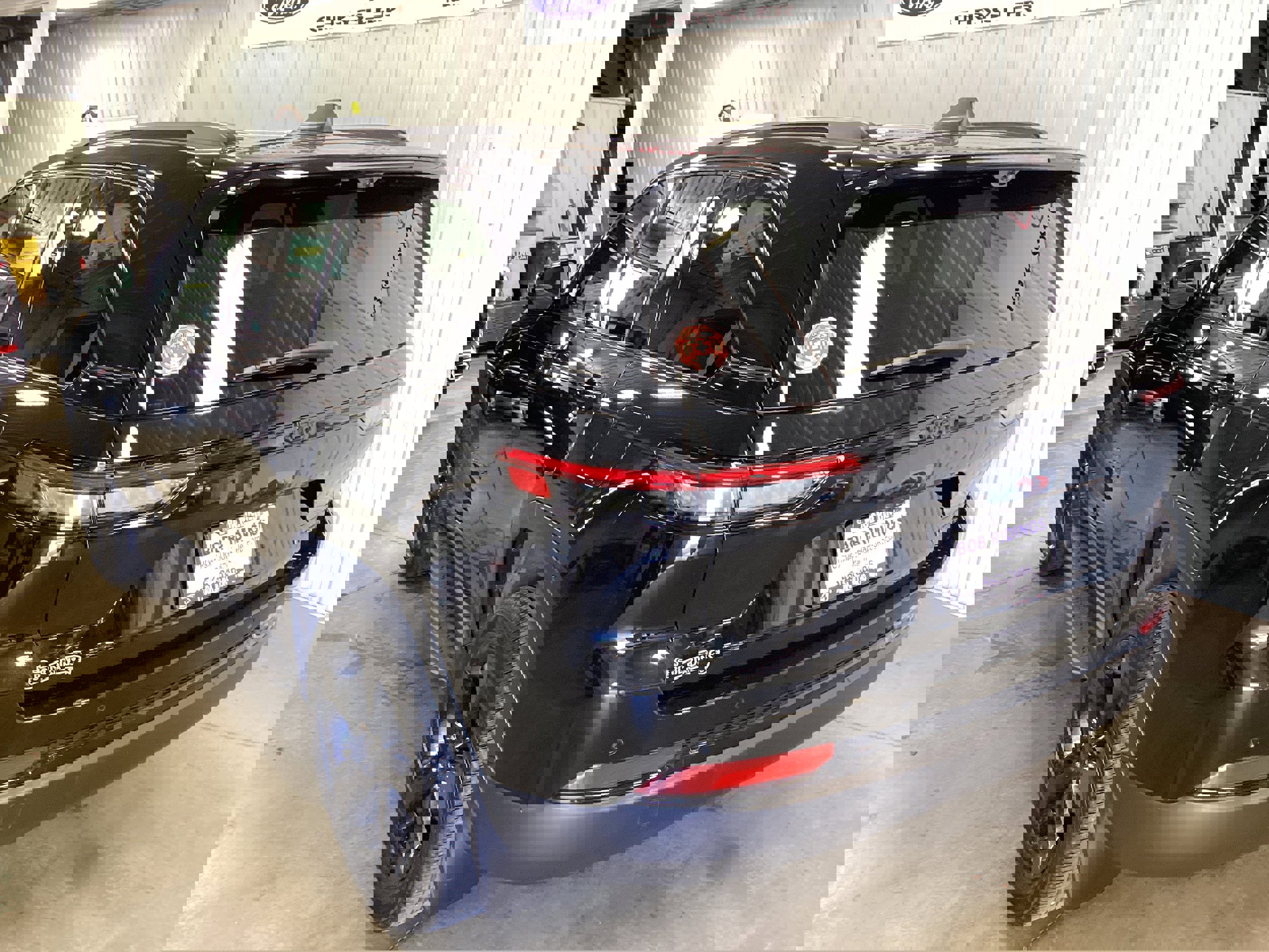 Used 2024 Jeep Grand Cherokee Limited w/ Luxury Tech Group II image 3