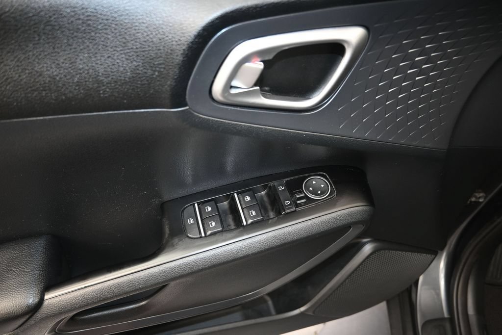 Used 2021 Kia Soul S FWD image 11