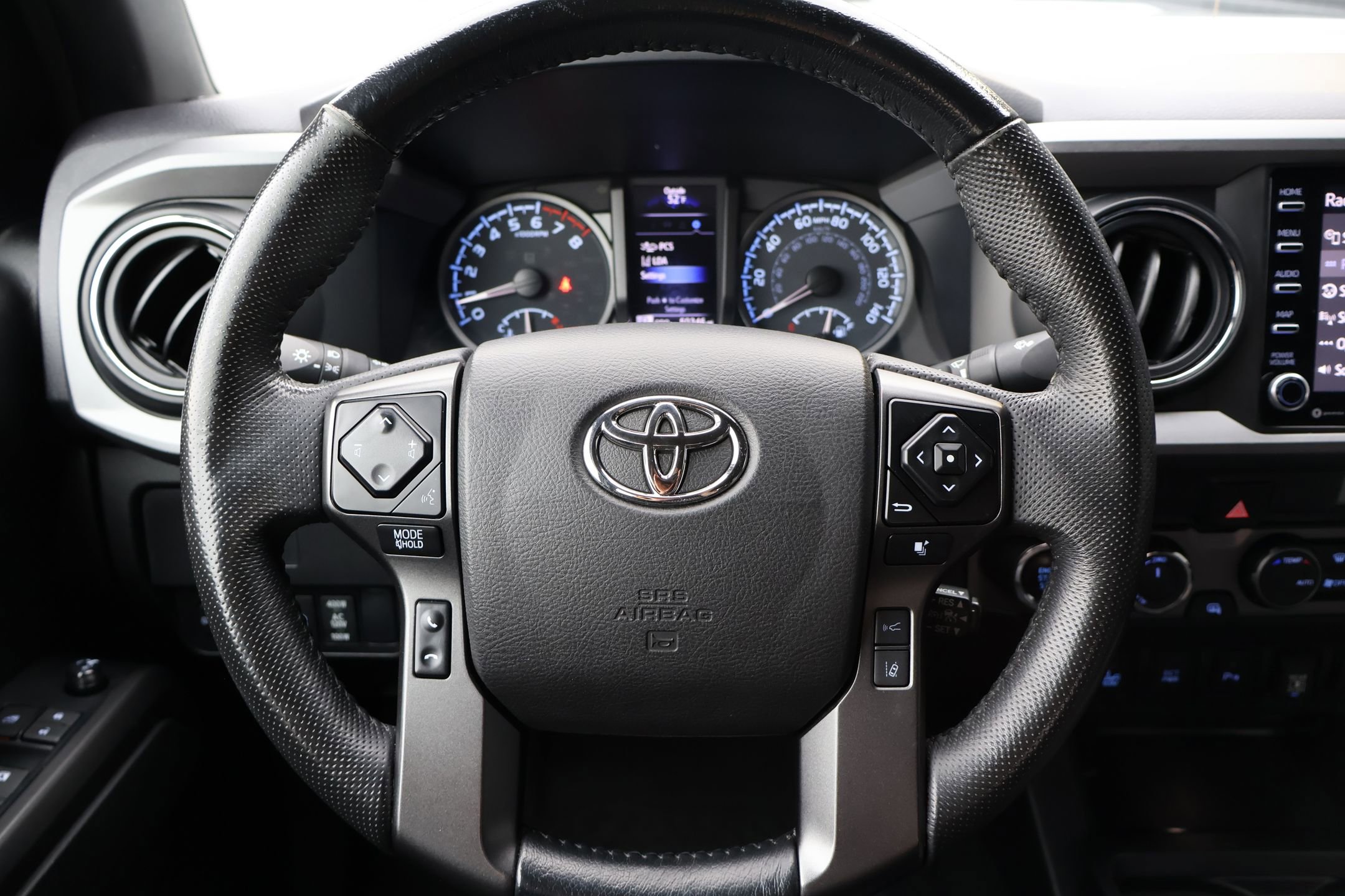 Used 2022 Toyota Tacoma TRD Sport w/ Technology Package image 11