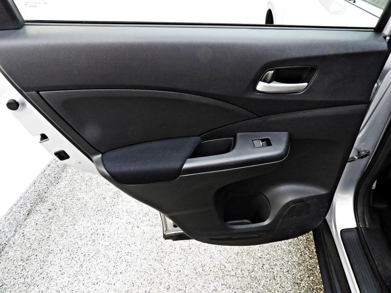 Used 2016 Honda CR-V LX image 9